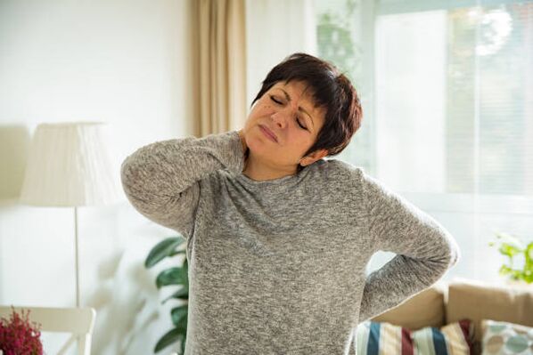 Ang usa ka babaye adunay osteochondrosis sa cervical spine